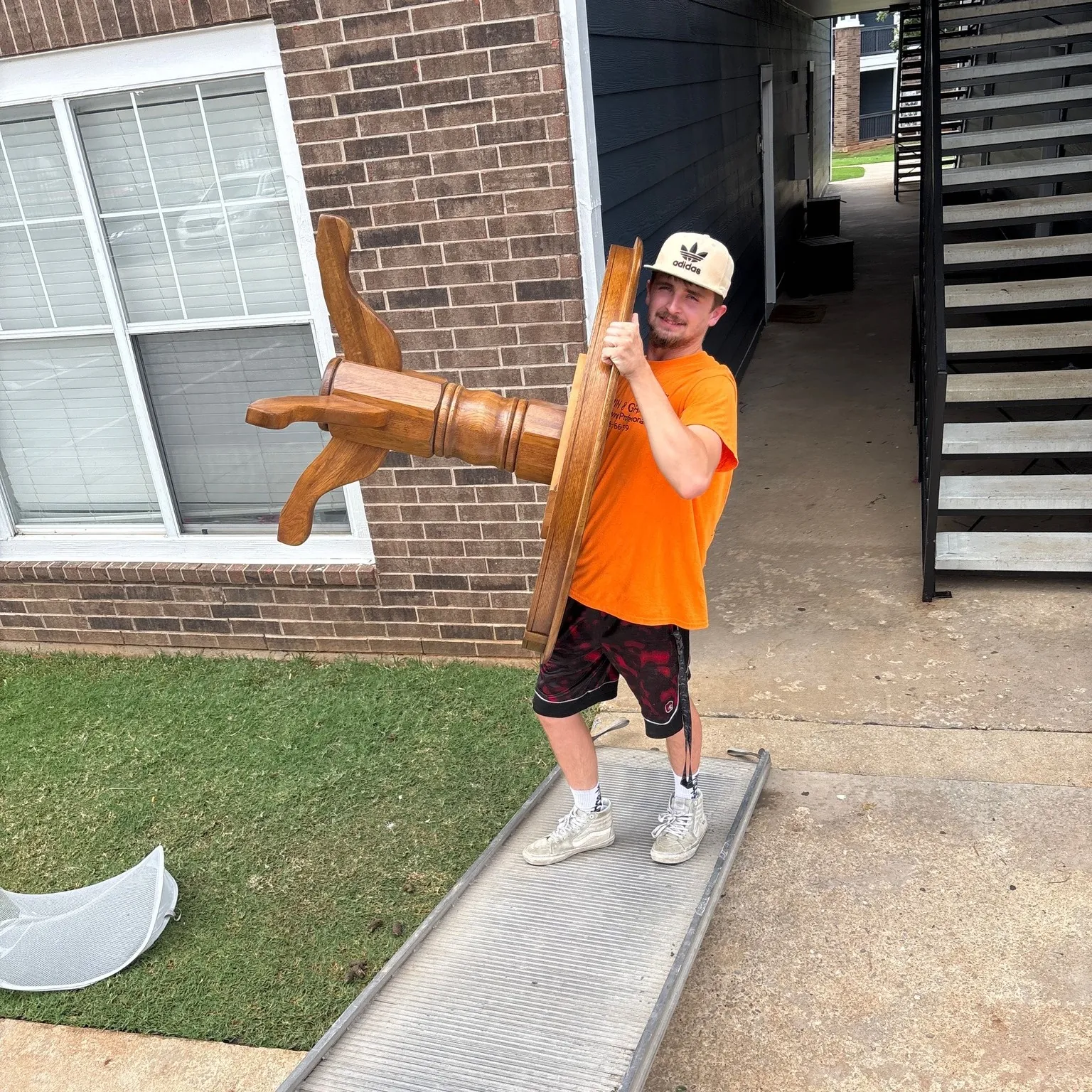 Moovin & Groovin moving furniture